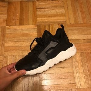 Nike Air Huarache Run women leather